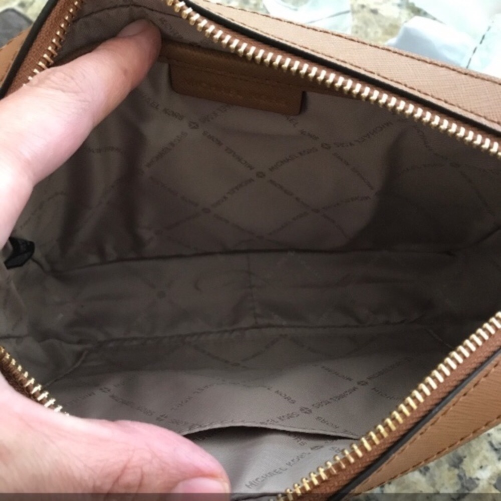 New Michael Kors large vanilla Crossbody shoulder bag - Picture 5 of 8